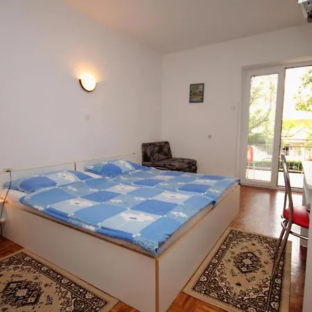 Guest house And With Parking Space - Crikvenica - 2379