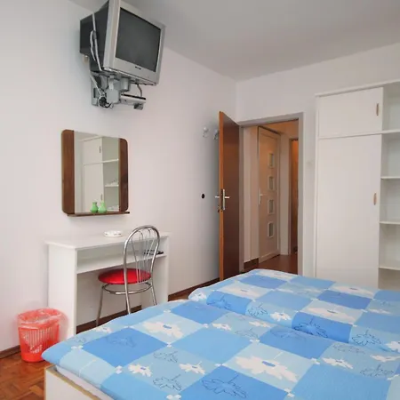 Guest house And With Parking Space - Crikvenica - 2379 Selce