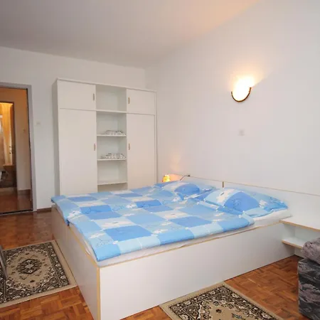 Guest house And With Parking Space - Crikvenica - 2379
