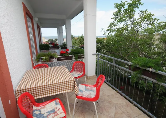 Gasthuis And With Parking Space Selce, Crikvenica - 2379 3*