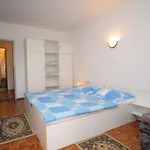 Gostinjska kuća And With Parking Space Selce, Crikvenica - 2379