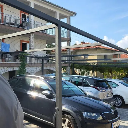 Konukevi And With Parking Space Selce, Crikvenica - 2379