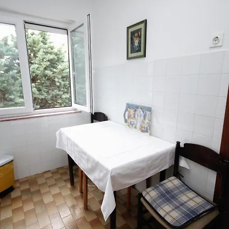 Guest house And With Parking Space Selce, Crikvenica - 2379 3*