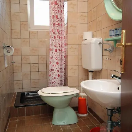Guest house And With Parking Space Selce, Crikvenica - 2379 3*