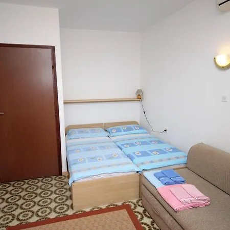 Casa de hóspedes And With Parking Space - Crikvenica - 2379 Selce