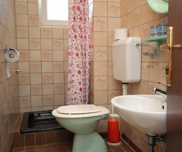 Gasthof And With Parking Space Selce, Crikvenica - 2379 3*